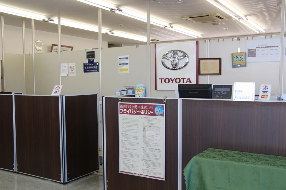 受付カウンター (久留米南店)