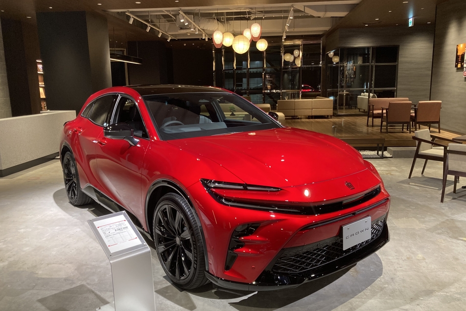 展示車クラウンスポーツ
