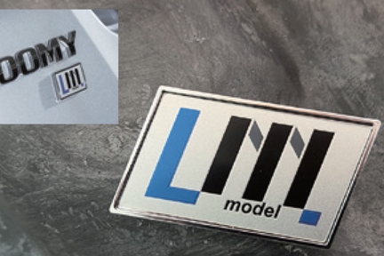 ROOMY modelLMバッジ