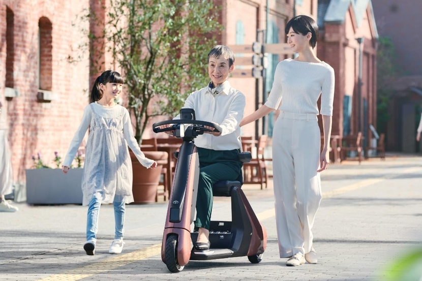 【モデル入り素材】C+walk S “Safety support”