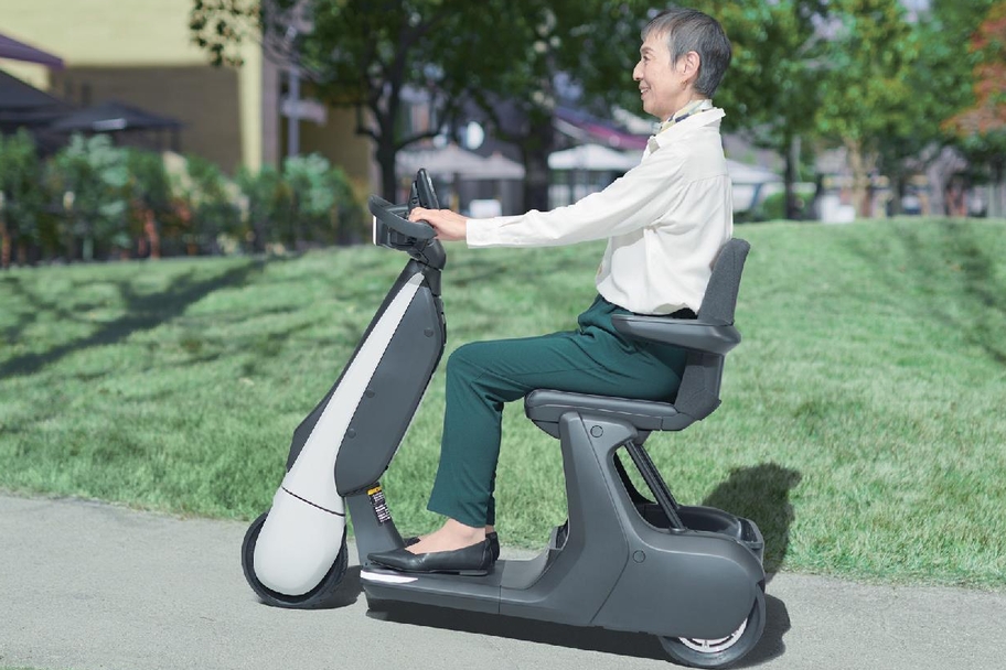 【モデル入り素材】C+walk S “Safety support”